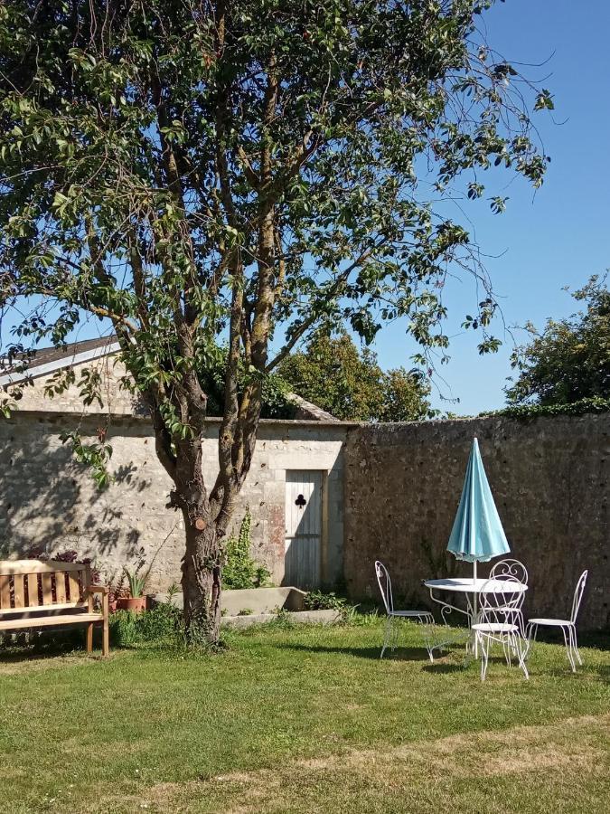Les Mariesis Bed & Breakfast Osmanville Exterior foto